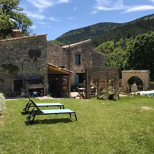 https://mas-de-la-pauze.hotels-rhonealpes.com