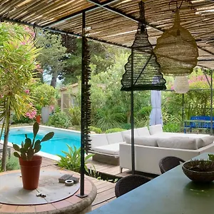 https://la-vagabonde.fr-provencehotel.com