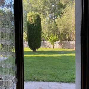 https://mas-grimaud-chambres-dhotes-familiales.fr-provencehotel.com